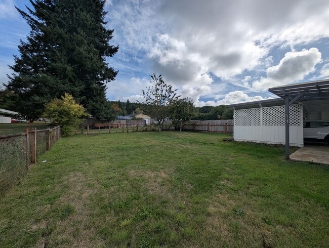 Building Photo - Adorable Four Bedroom w/ Fenced Yard Avail...