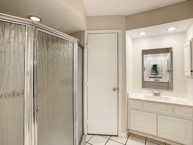 Building Photo - Port Charlotte Waterfront Pool Home - Grea...