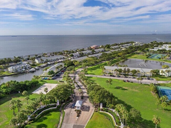 Building Photo - 5110 Coquina Key Dr SE