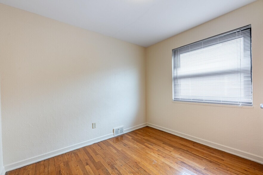 Building Photo - 108 E Norman Ave