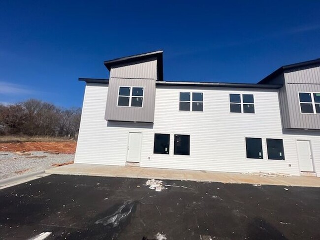 Building Photo - BRAND NEW TOWN HOMES in Clever, Mo!!!! 2 b...