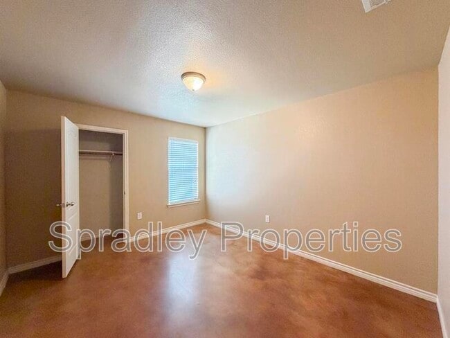 Building Photo - 757 E Ridge Blvd