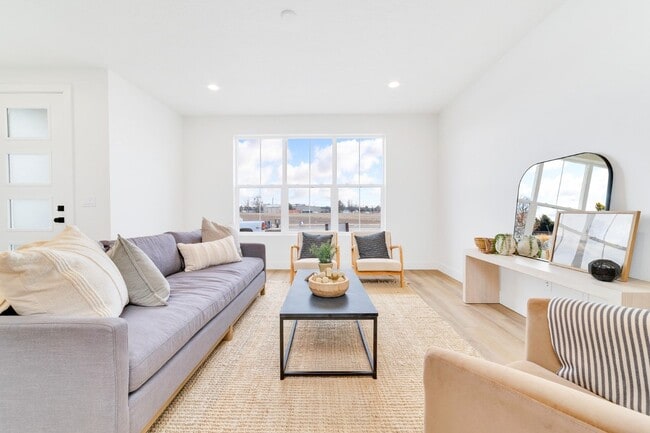 Building Photo - Low Maintenance Meridian Townhome!