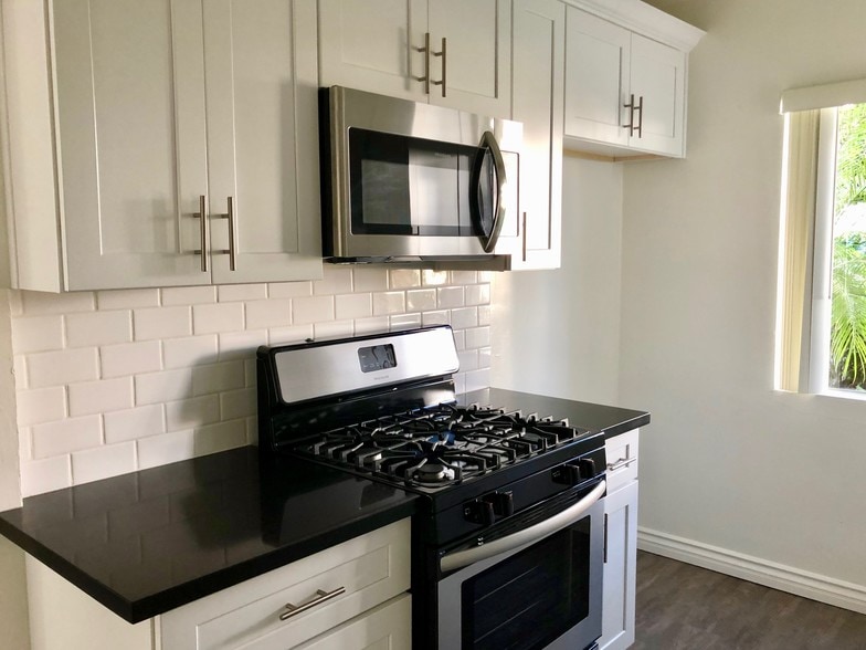 Building Photo - Shamrock Apartments