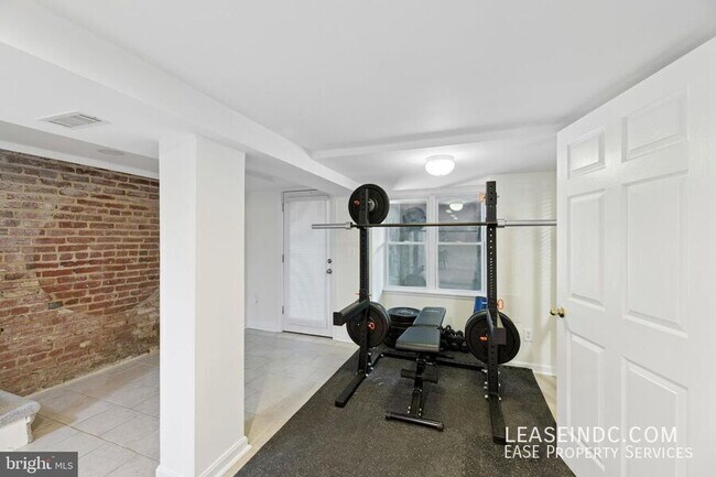 Building Photo - 121 Webster St NW