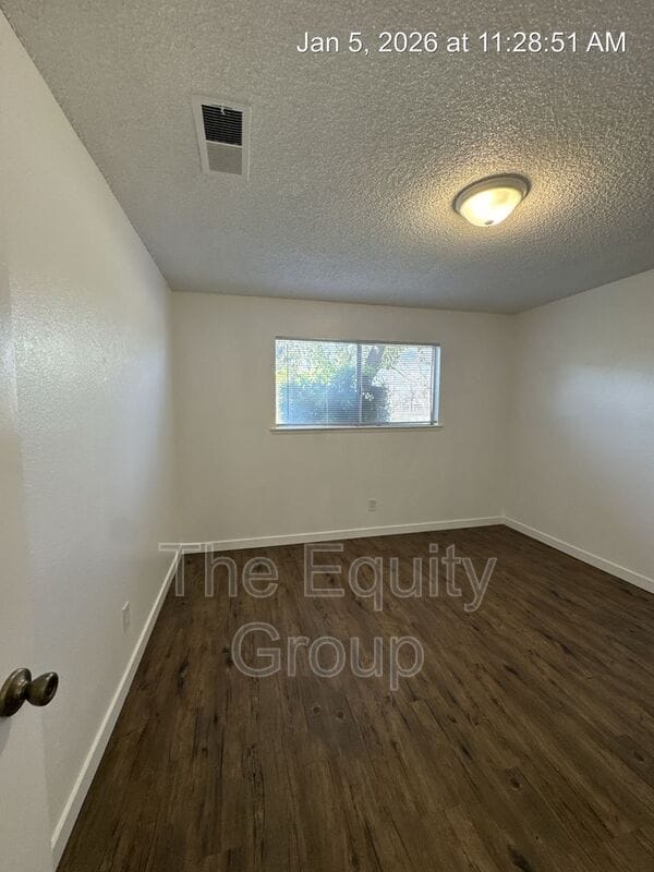 Building Photo - 2019 E Walnut Ave