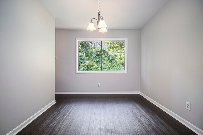 Building Photo - 2430 Coosawattee Dr NE