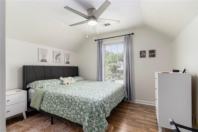 Building Photo - 1611 Hillside Bend Crossing