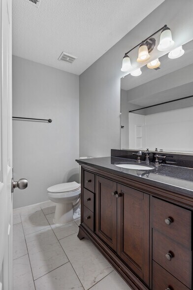 Building Photo - 147 Harbor View Dr