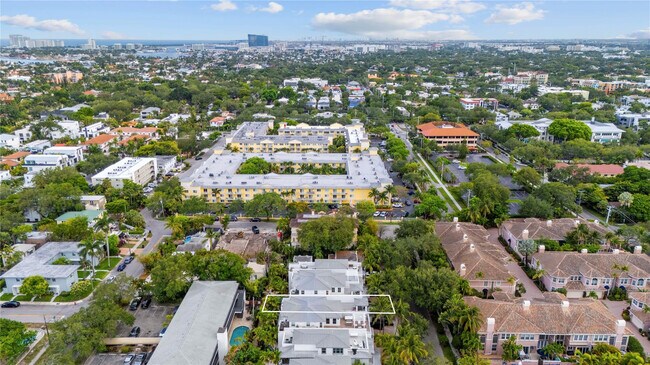 Building Photo - 218 NE 15th Ave