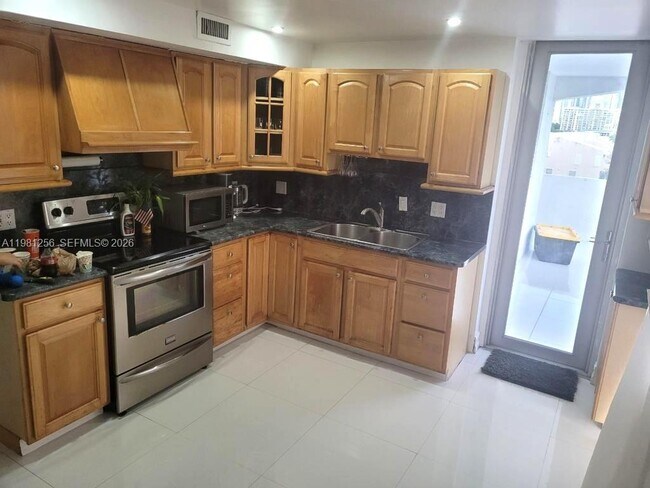 Building Photo - 3703 NE 166th St