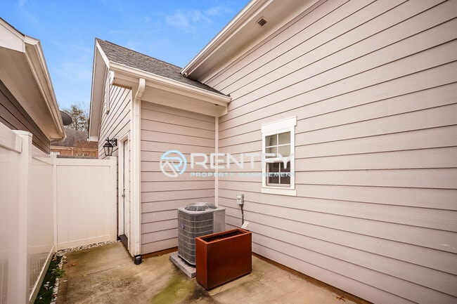 Building Photo - 2506 Gallery Drive