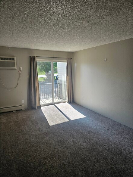 Building Photo - 451 Golden Cir