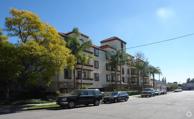 Building Photo - Pravada East