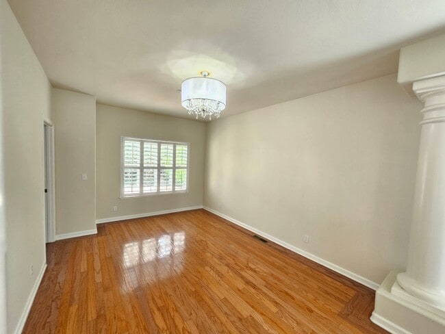 Building Photo - 795 Avante Pl