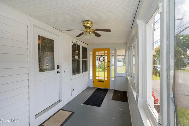 Building Photo - 33 Clinton St