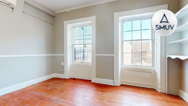 Building Photo - Charming studio in Mount Vernon w/shared l...