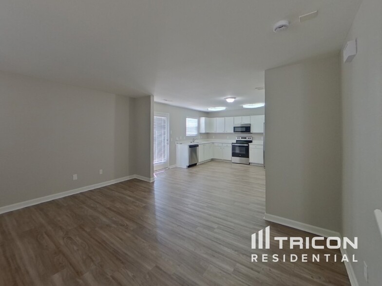 Building Photo - 758 Sinclair Dr