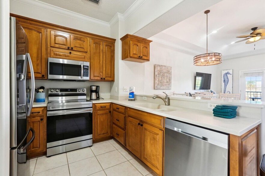 Building Photo - 361 Royal Caribbean Ct