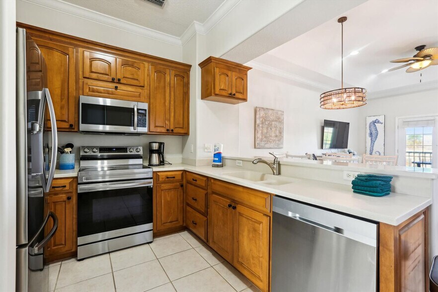 Building Photo - 361 Royal Caribbean Ct