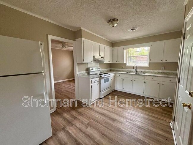 Building Photo - 336 Deerwood Ct