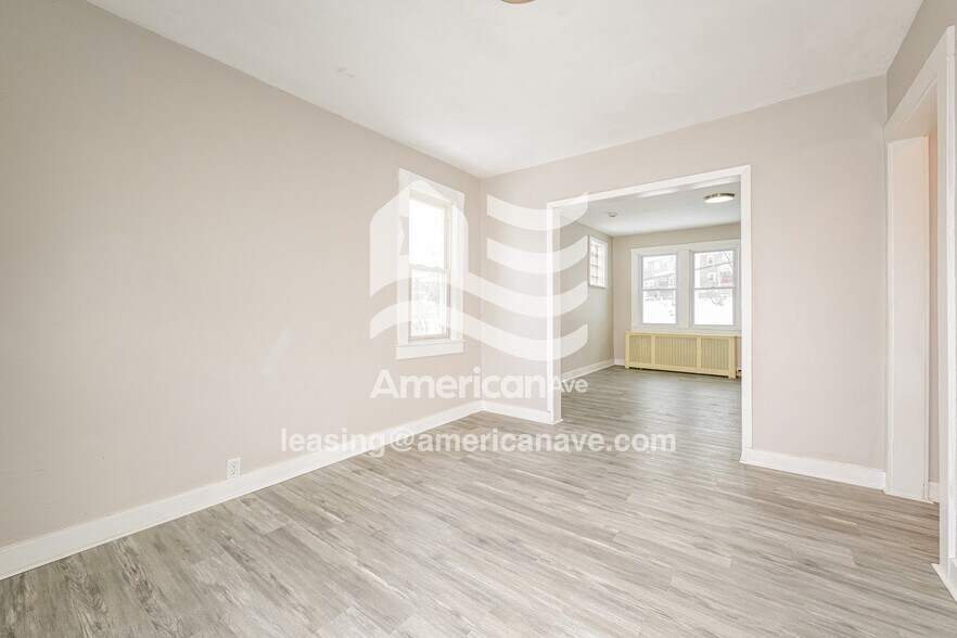 Building Photo - 1818 Plainview Ave
