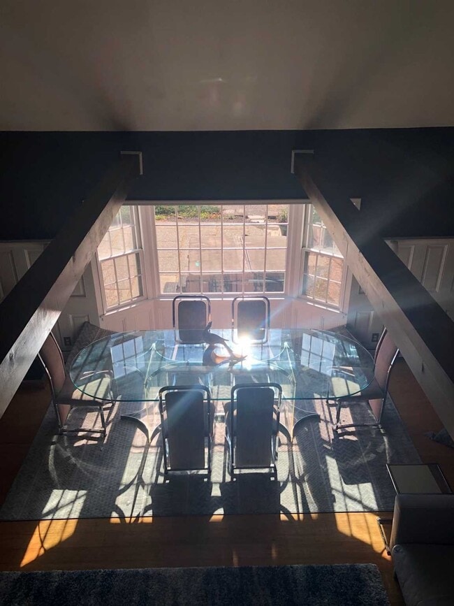 Building Photo - 1056 Beekman Rd