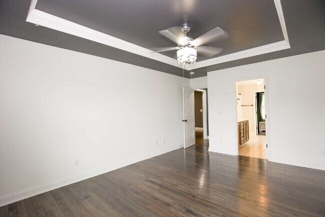 Building Photo - *Lease Special!* Fiber optic internet incl...