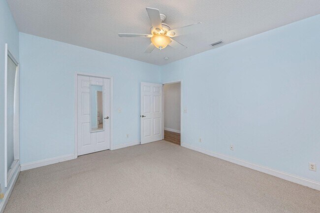 Building Photo - 322 Crescent Dr