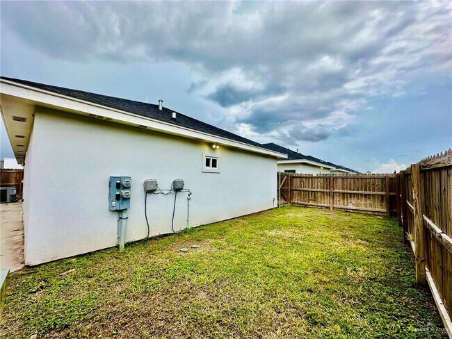 Building Photo - 13 Rafael Dr