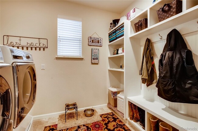 Building Photo - 511 E Hinsdale Ave