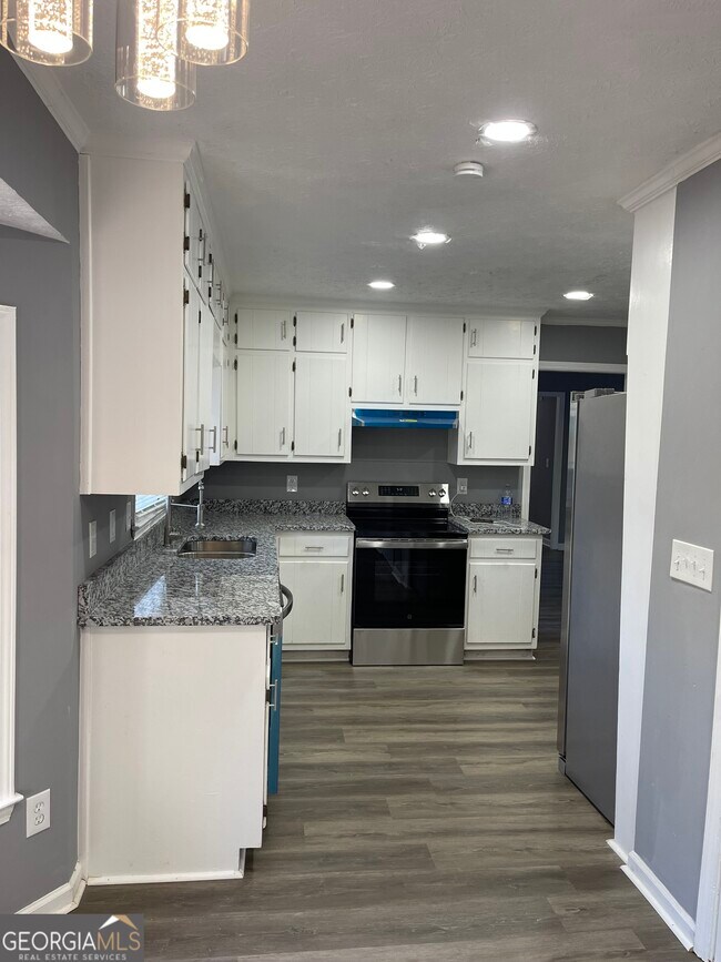 Building Photo - 505 Ironwood Ct SE