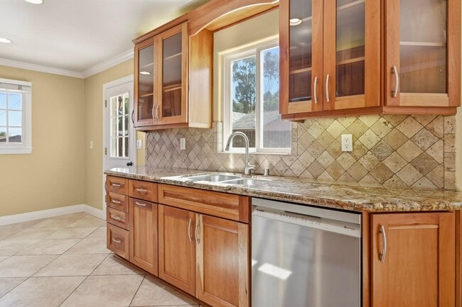 Building Photo - 1677 Sandos St