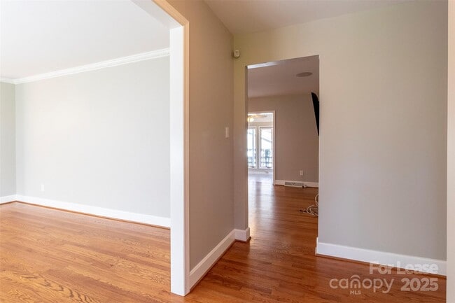 Building Photo - 6618 Castlegate Dr