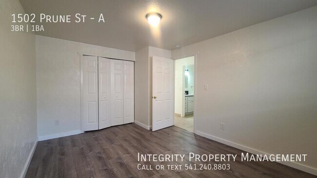 Building Photo - 1502 Prune St