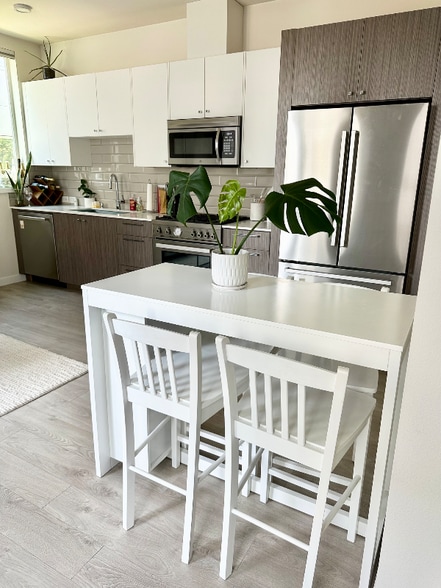 Building Photo - 1541 14th Ave S