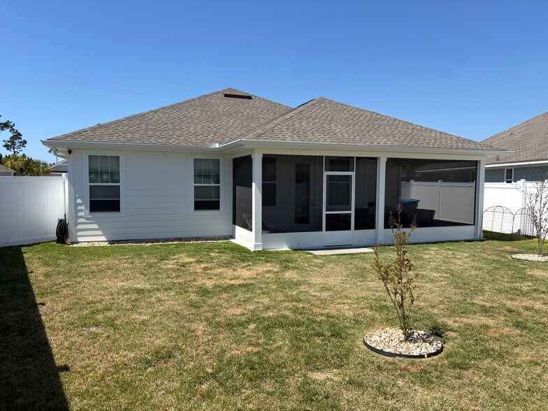 Building Photo - 454 Locksley Dr