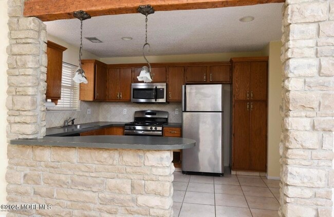 Building Photo - 48 Tulip Ln