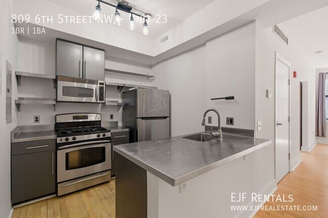 Building Photo - 809 6th St NW