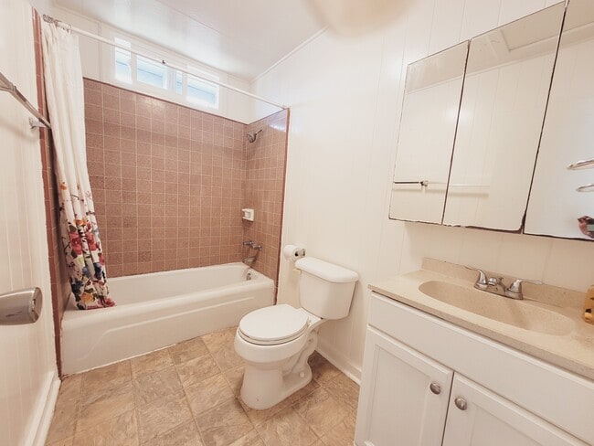 Building Photo - 41-536-536 Kumuhau St