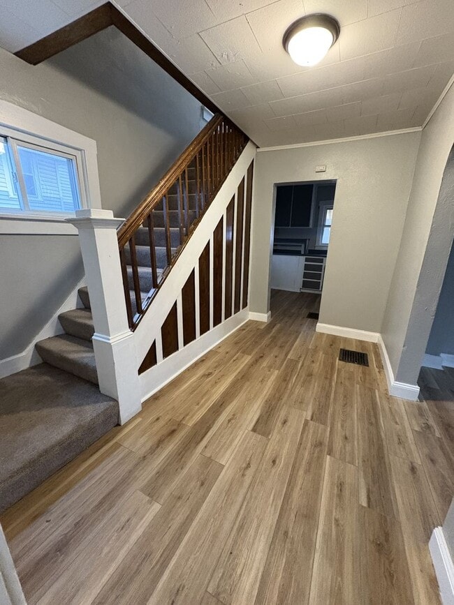 Building Photo - 2 Bed House for Rent! **NO APPLICATION FEES**