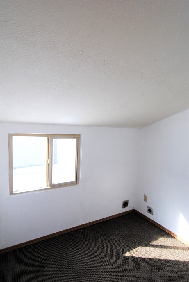 Building Photo - Rare 1 Bedroom House for Rent!