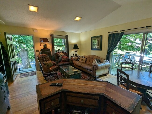 Building Photo - 3 Wild Rose Ln