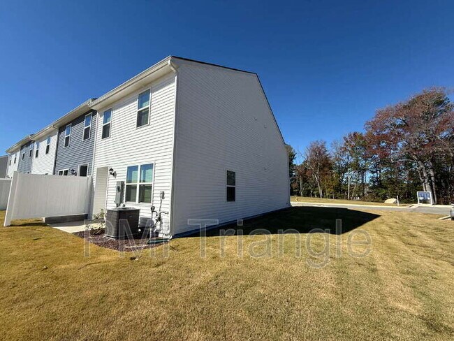 Building Photo - 434 Belgian Red Wy