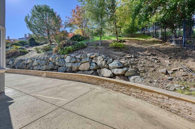 Building Photo - Beautiful home in Serrano. Must See!