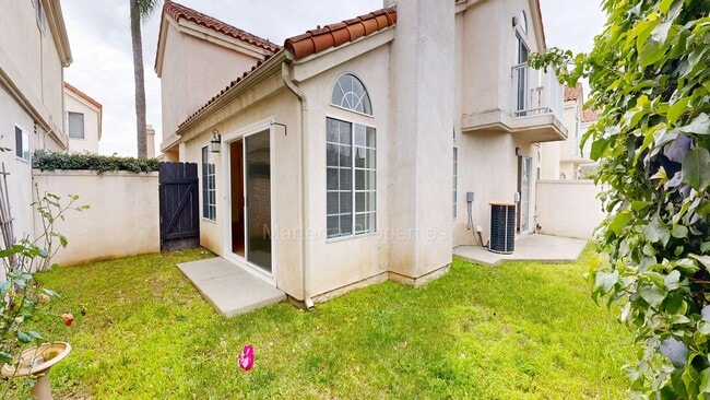 Building Photo - Beautiful 3 Bedroom Home in Eastside Costa Mesa