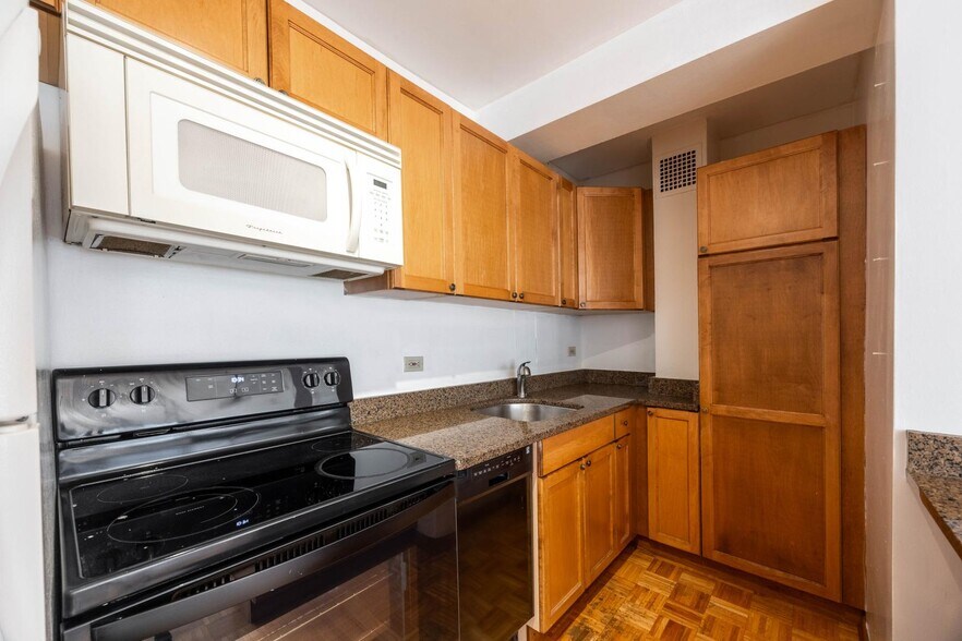 Building Photo - 4180 N Marine Dr