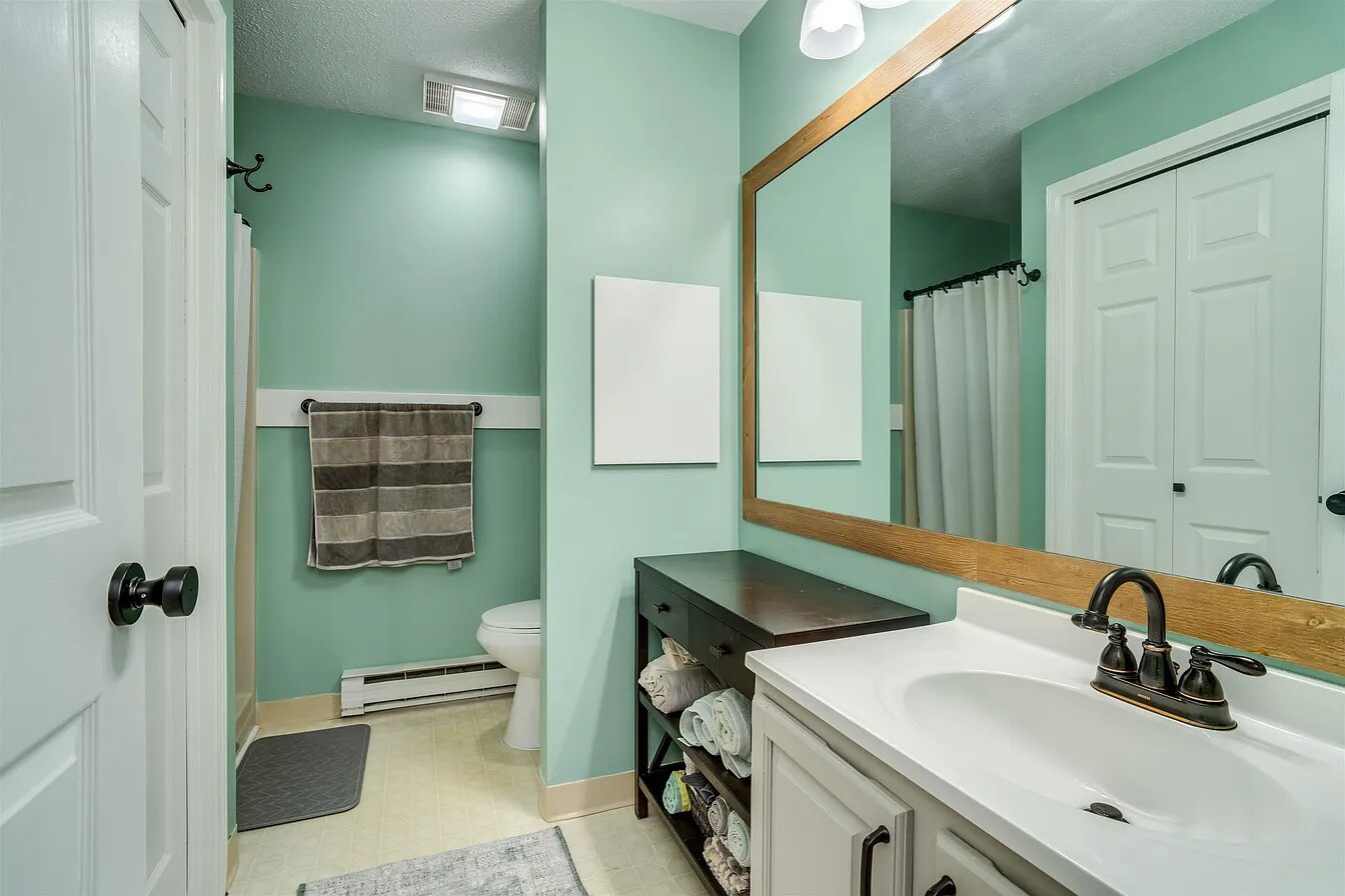 Full Bath 2 - 14 Flintlock Ln