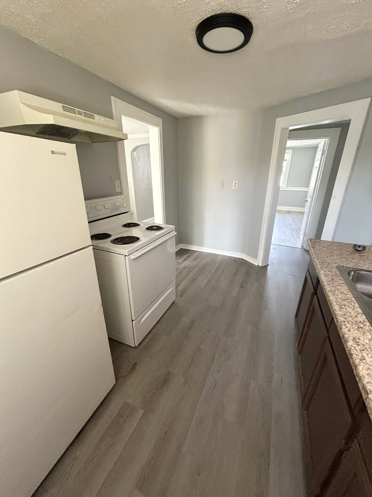 Building Photo - 3557 Evergreen Ave