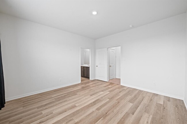 Building Photo - 569 Amberwood Pk Dr